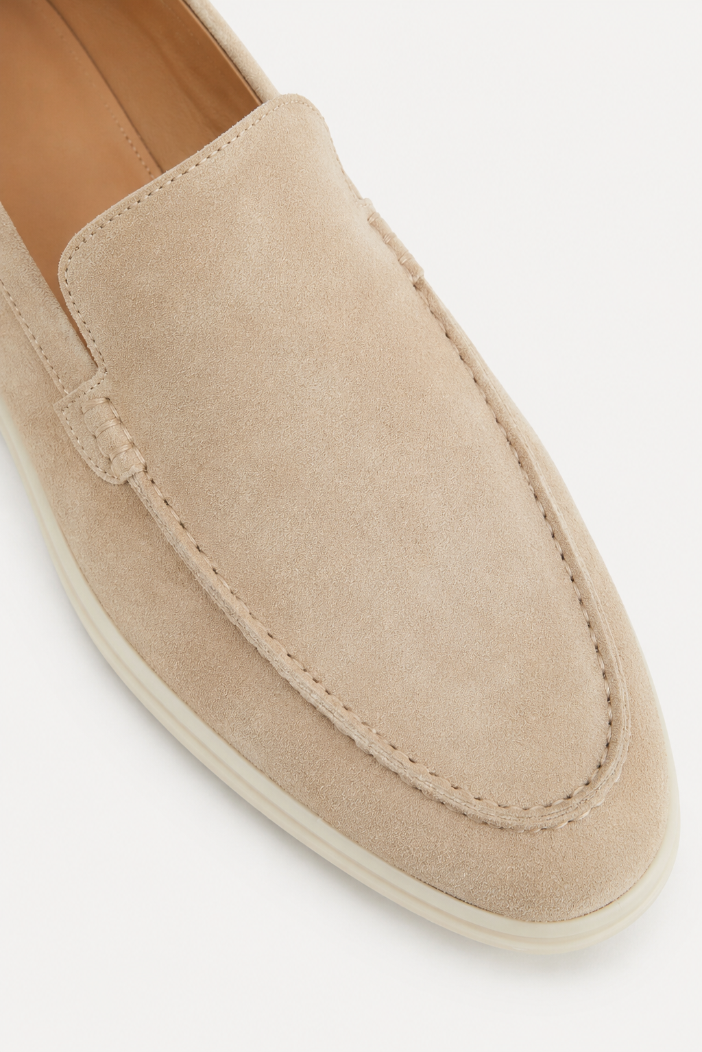 Mocassin en suède beige NORDA, détail des surpiqûres