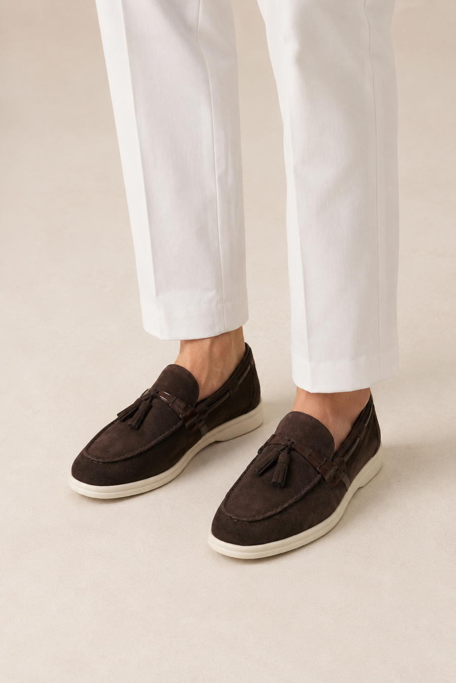 Mocasín de ante con borlas · Café — Vista 4