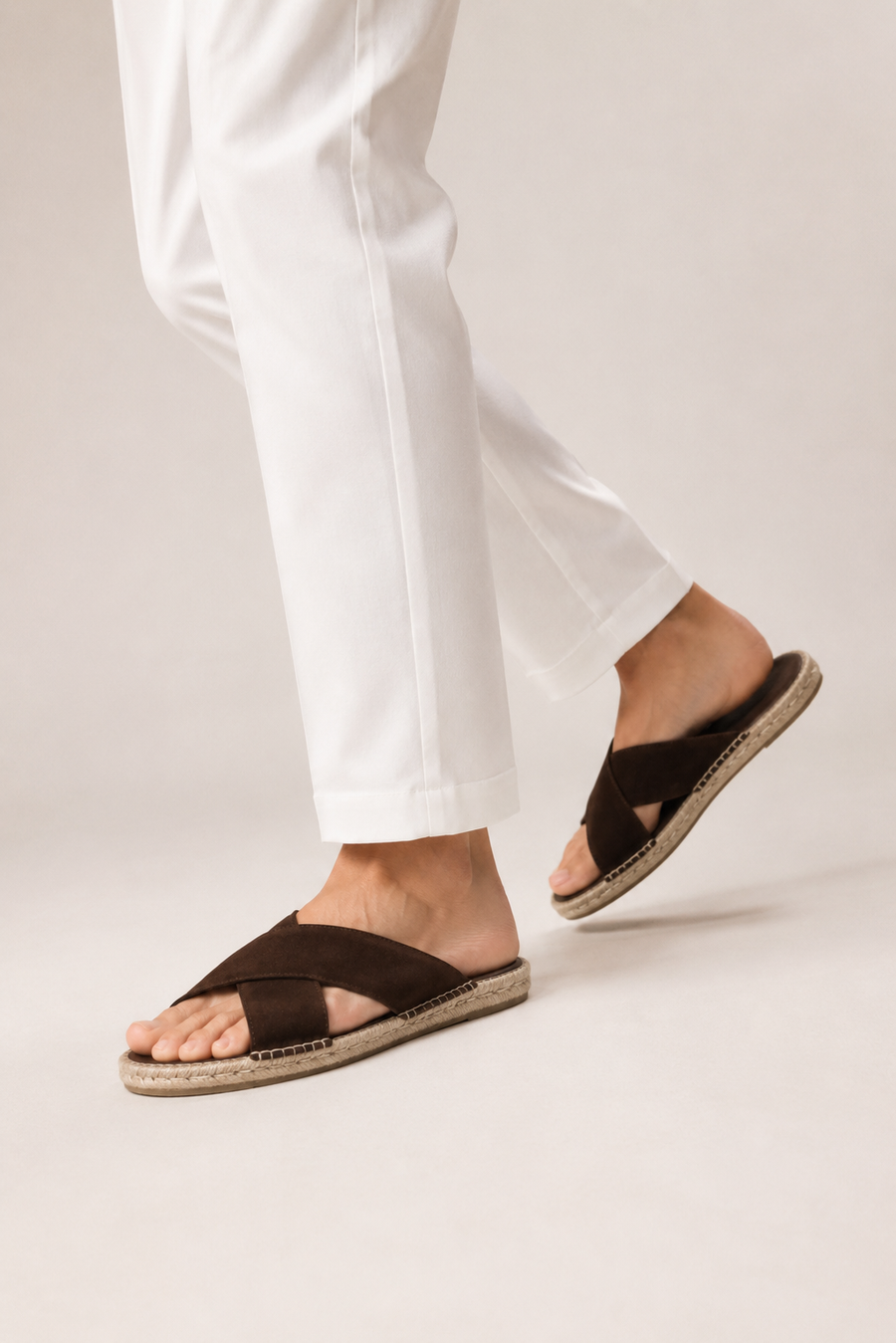 Sandália espadrille cruzada · Café — Vista 5