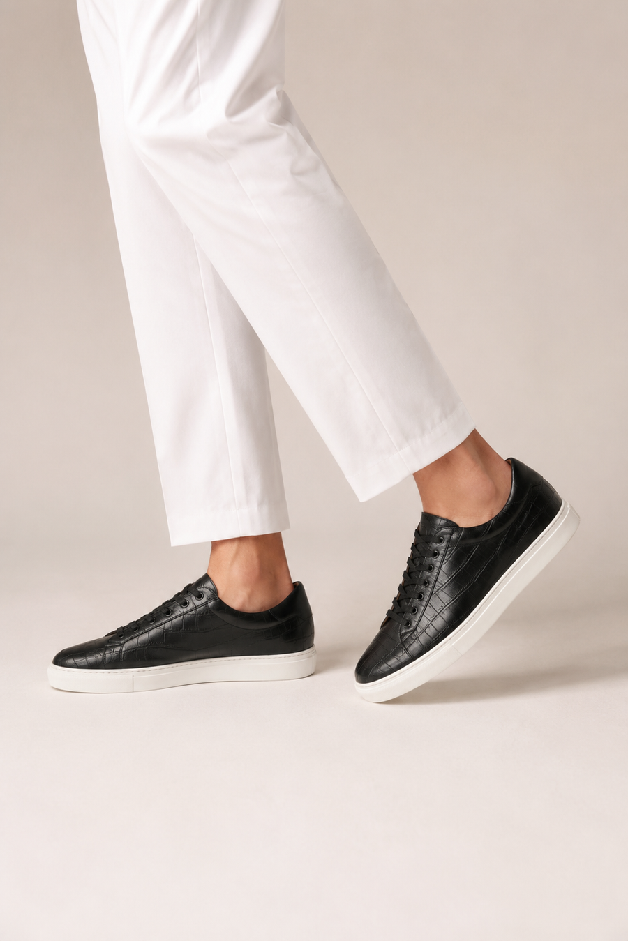 Sneaker aus geprägtem Leder · Schwarz — Ansicht 5