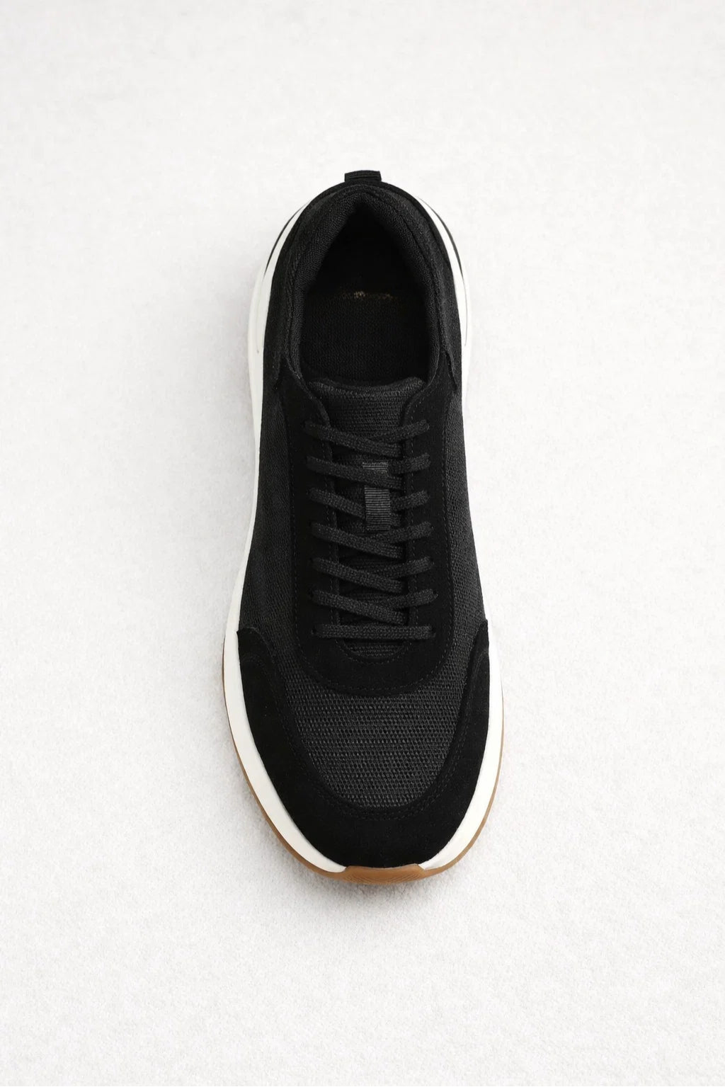 Sneaker minimaliste · Noir - image corrigée sans logo semelle