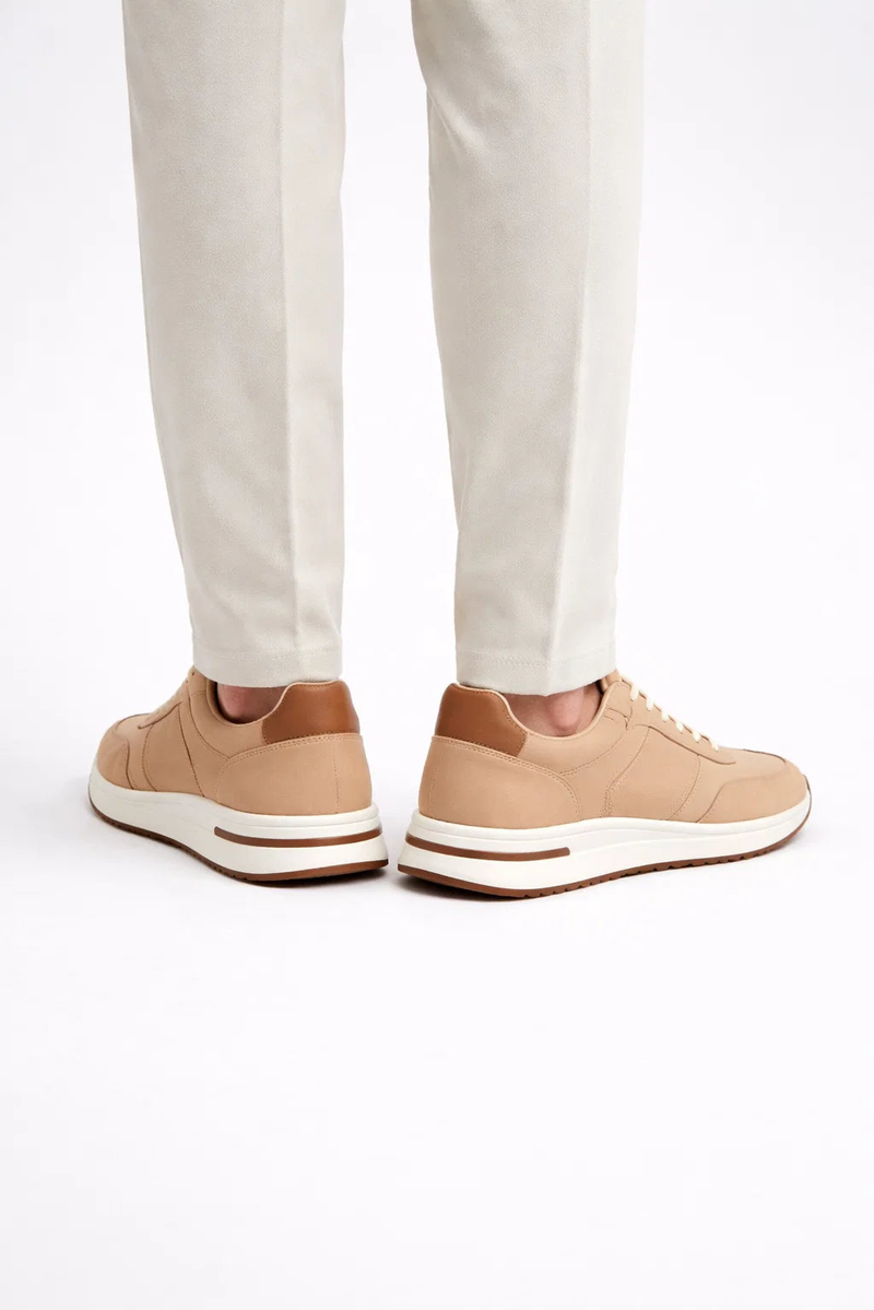 Sneaker minimaliste — vue 3