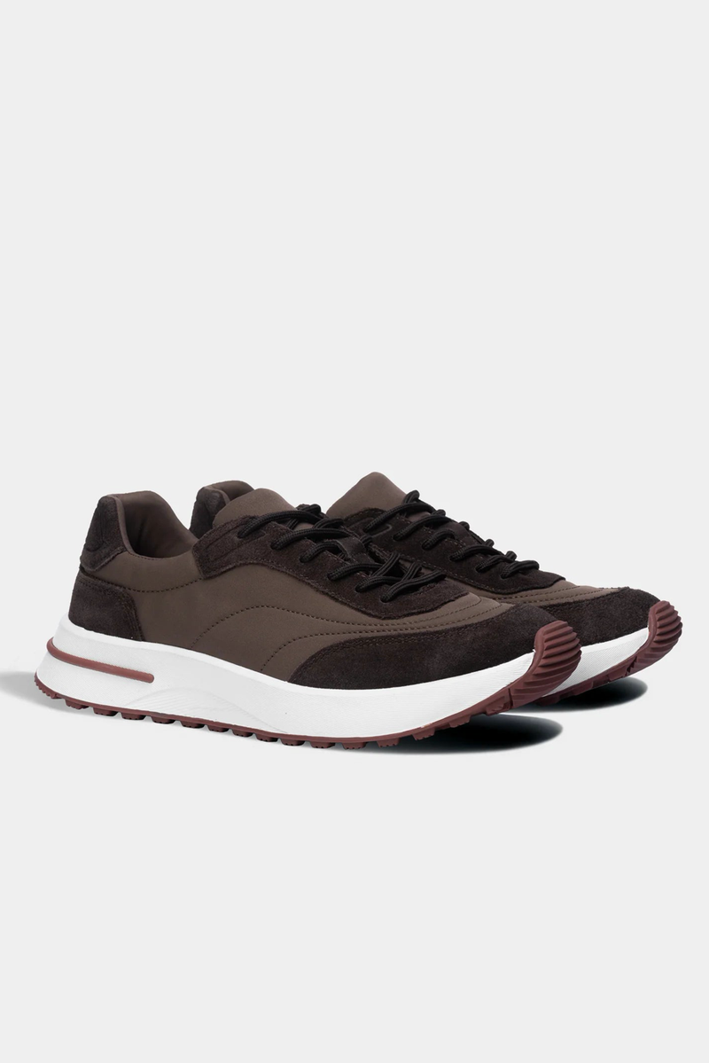Sneaker minimaliste — vue 3