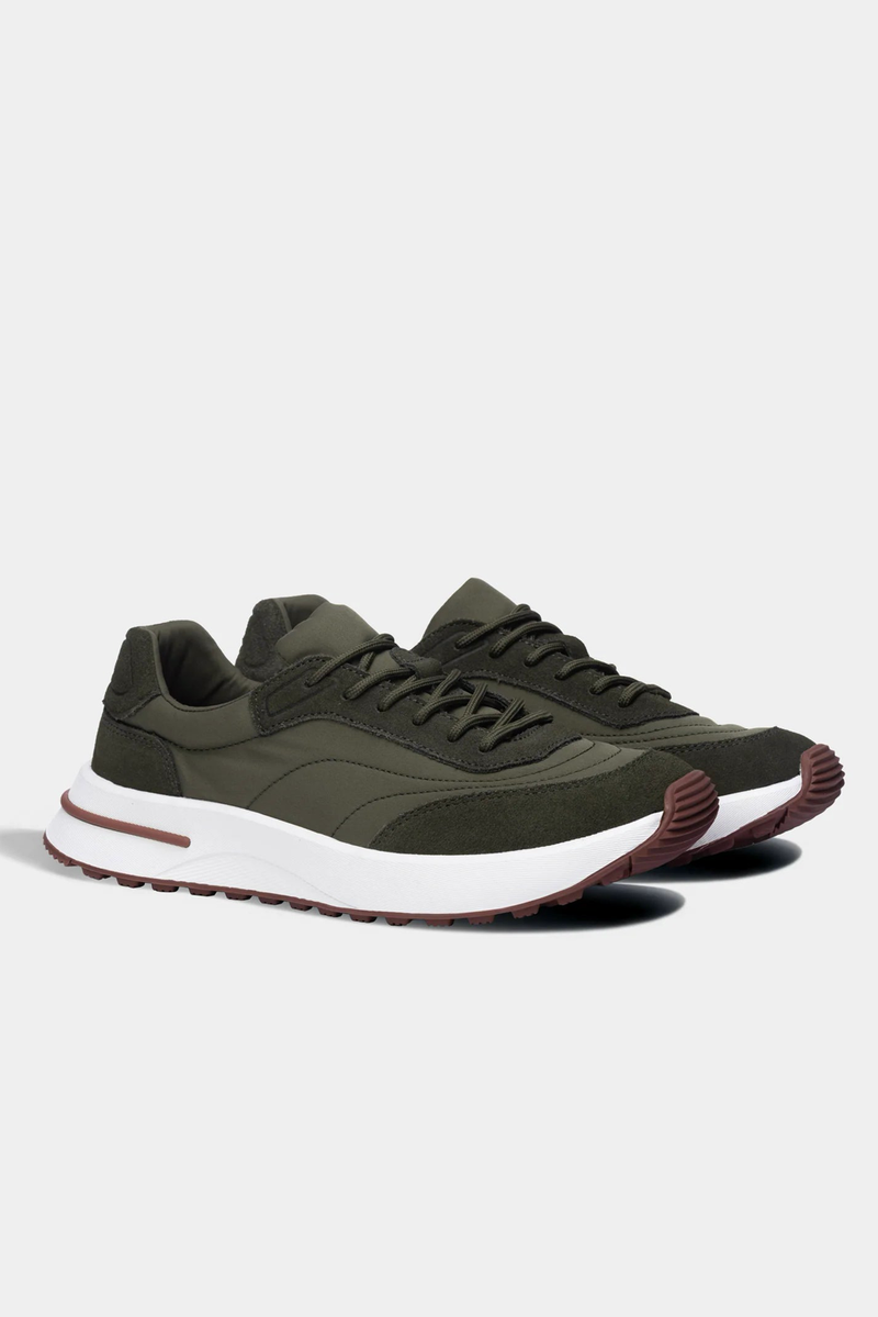 Sneaker minimaliste — vue 3