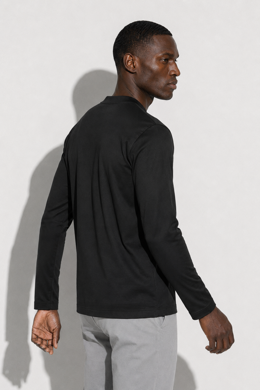 T-shirt mercerizzata a maniche lunghe · Nero — Vista 4