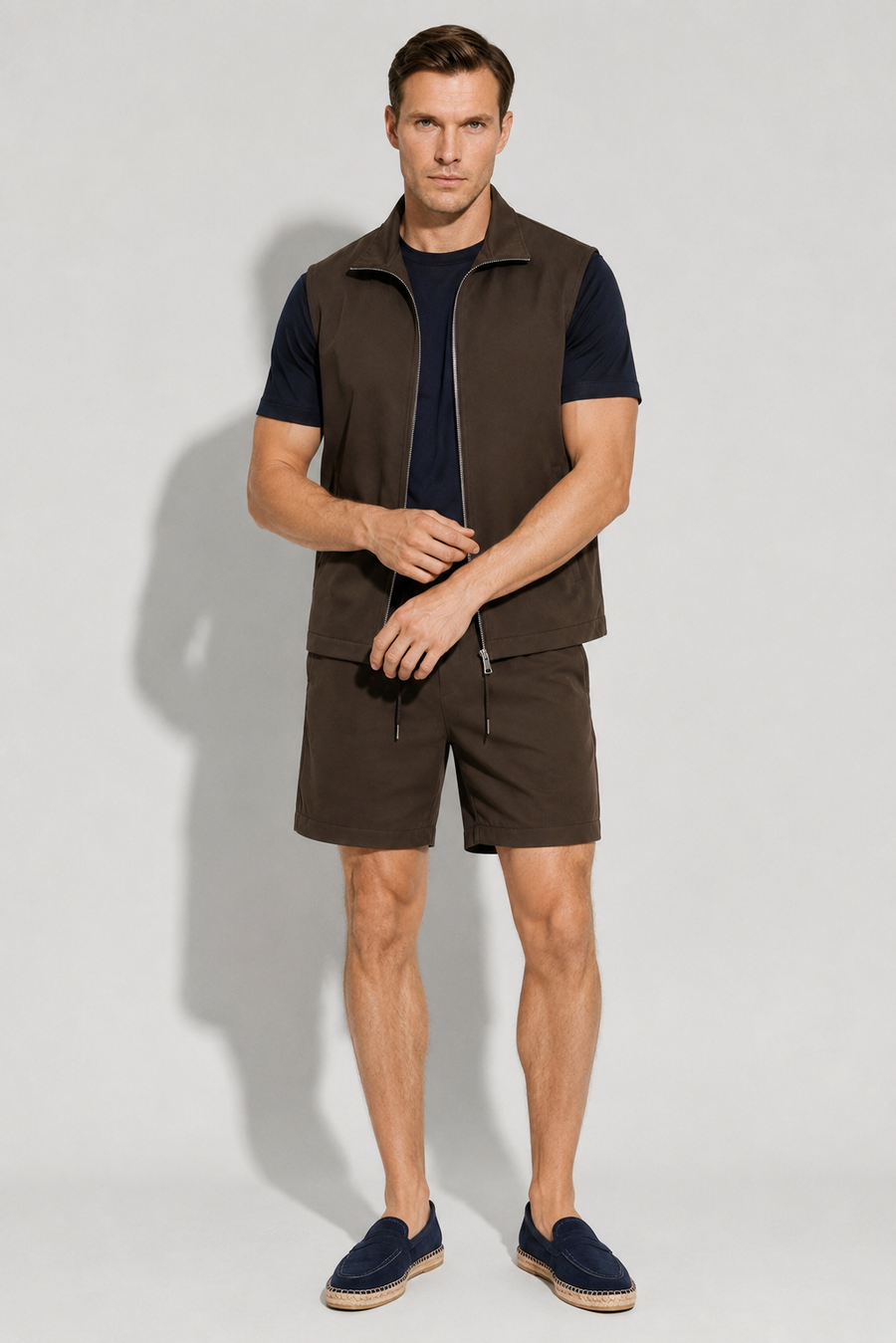 Completo Travel con shorts · Marrone — Vista 2