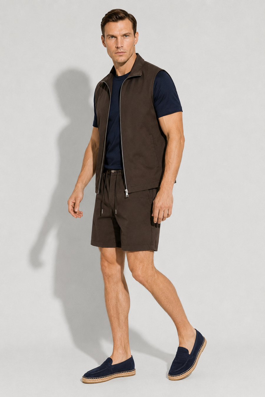 Completo Travel con shorts · Marrone — Vista 3