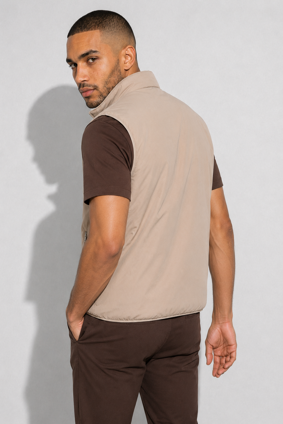 Reversible padded gilet · Beige — View 4